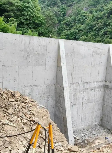 忻州定襄县重力式挡土墙